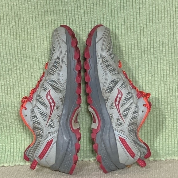 Saucony Women's Excursion TR 11 Grey Red Trail/Running Sneaker Shoes Size 7 - Picture 6 of 11
